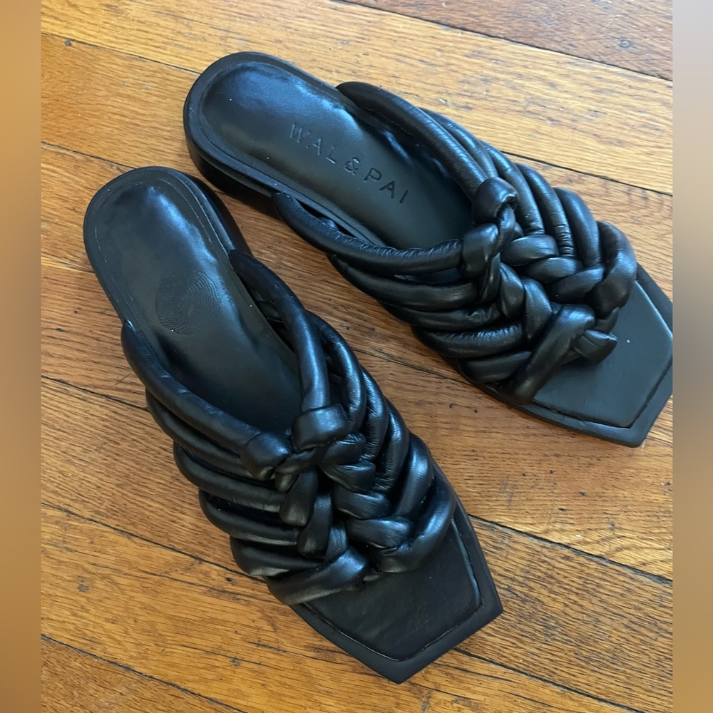 Wal & Pai Ivar Mule Sandals Square Toe Braid
Tubular black leather Size 8.5 / 39